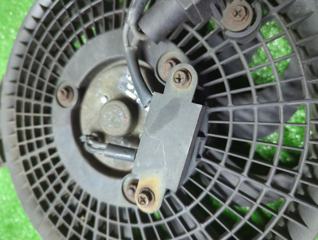 Вентилятор радіатора кондиціонера Kia Sorento  (JC)  02 ... 25215-4X100 Hyundai/Kia Б/У